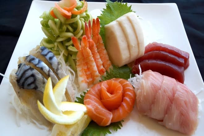 Assorted Sashimi (18 Pcs) 什锦刺身（18个）